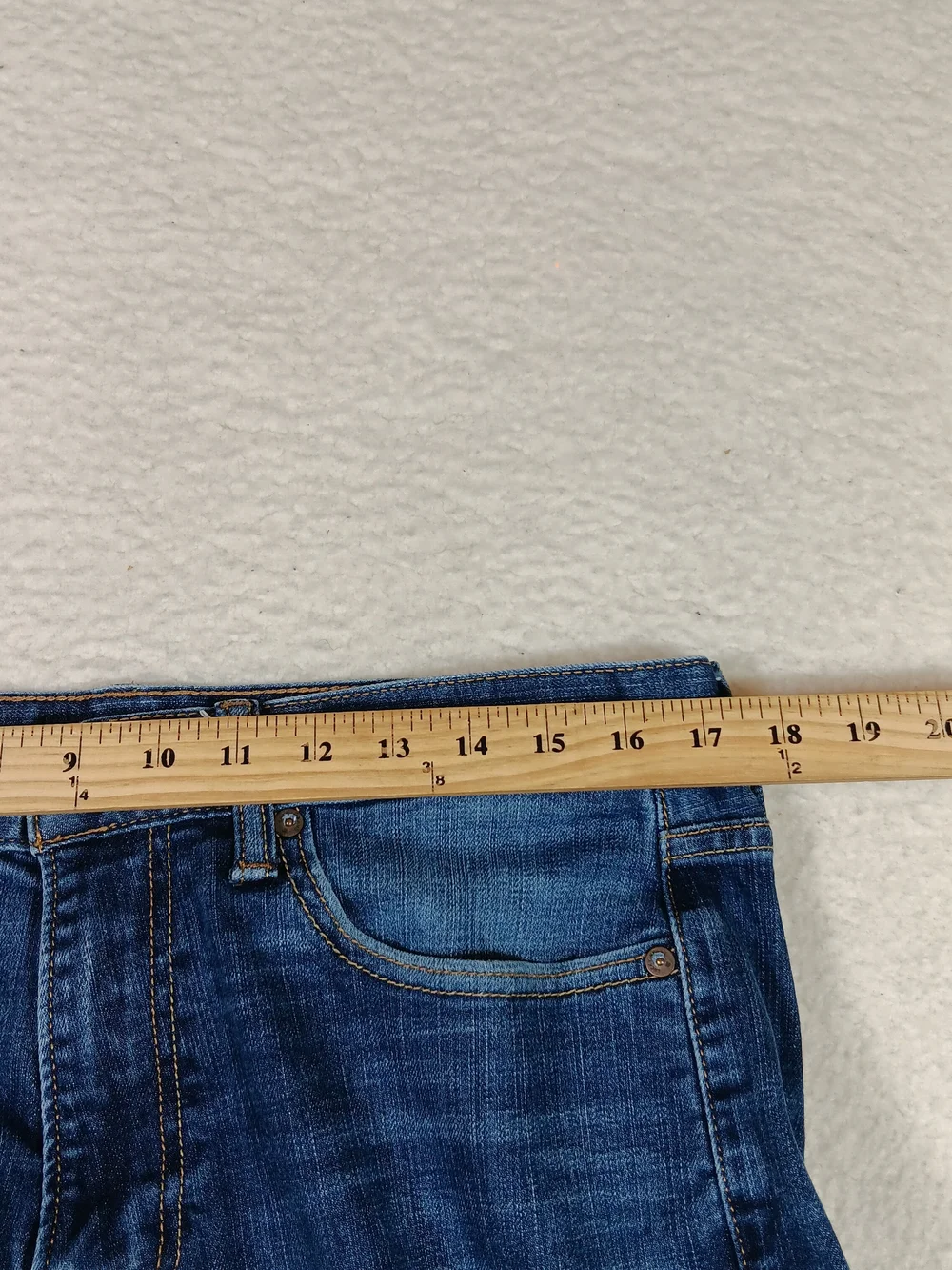 Lucky Brand Jeans Mens 34x34 Blue Denim 410 Athletic Fit Stretch Whiskers